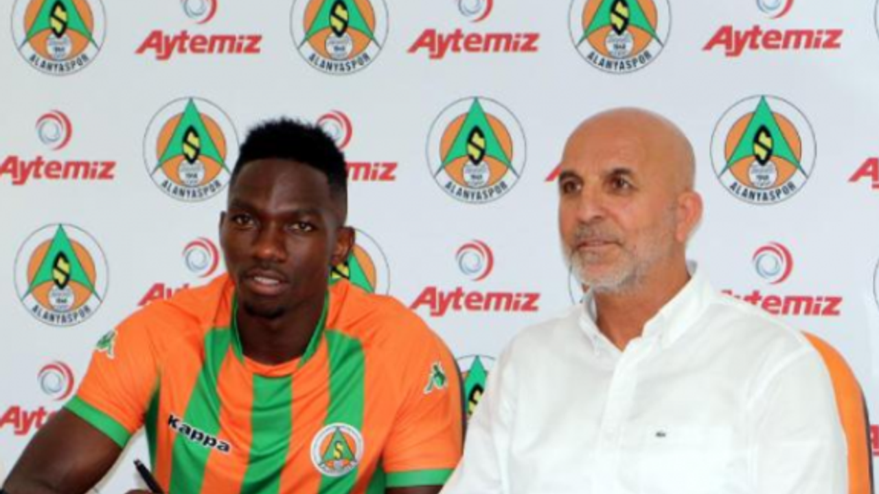 Alanyaspor forması giymekten
