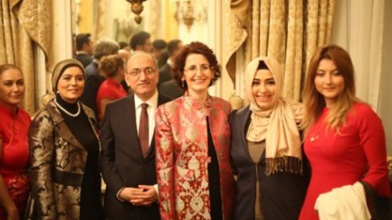 Sena Nur Çelik, Londra Büyükelçiliği’nde 29 Ekim resepsiyonuna katıldı
