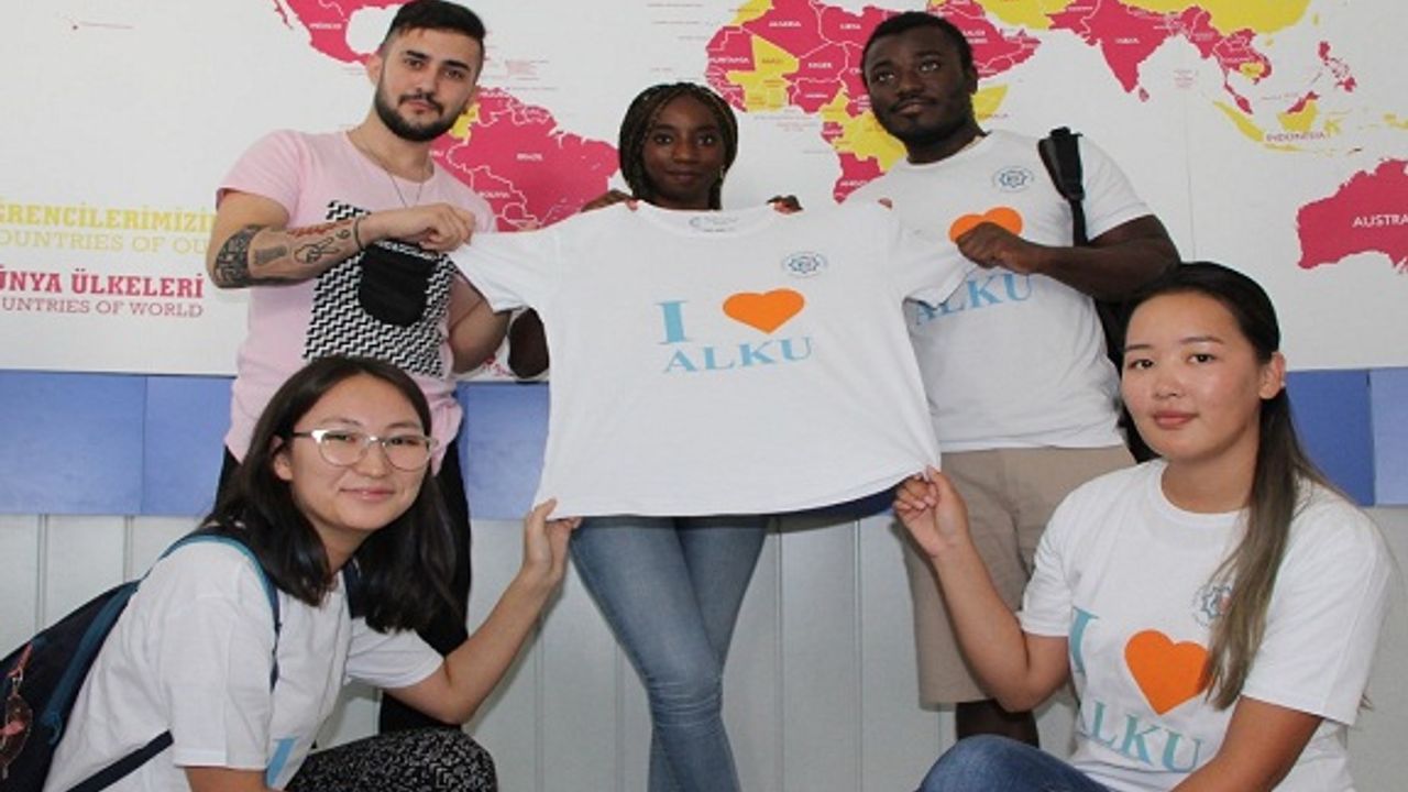 Yabancı uyruklu öğrenciler Alanya ALKÜ'de mutlu
