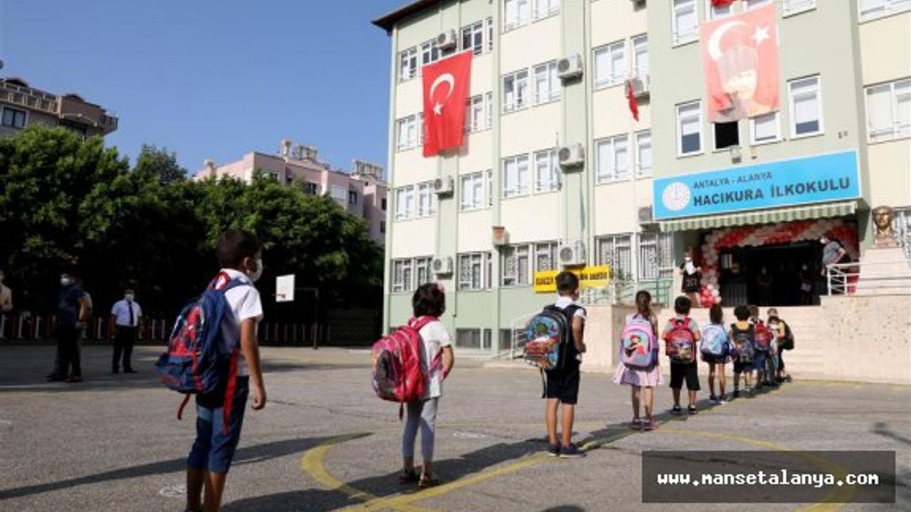 Alanya’da 60 bin öğrenci okula başlayacak