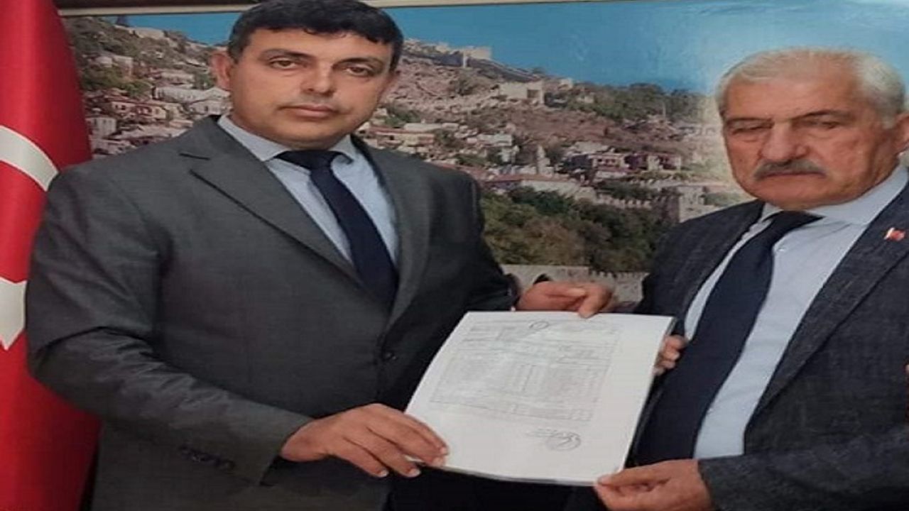Alanya da borç listesini yeni başkana teslim etti!