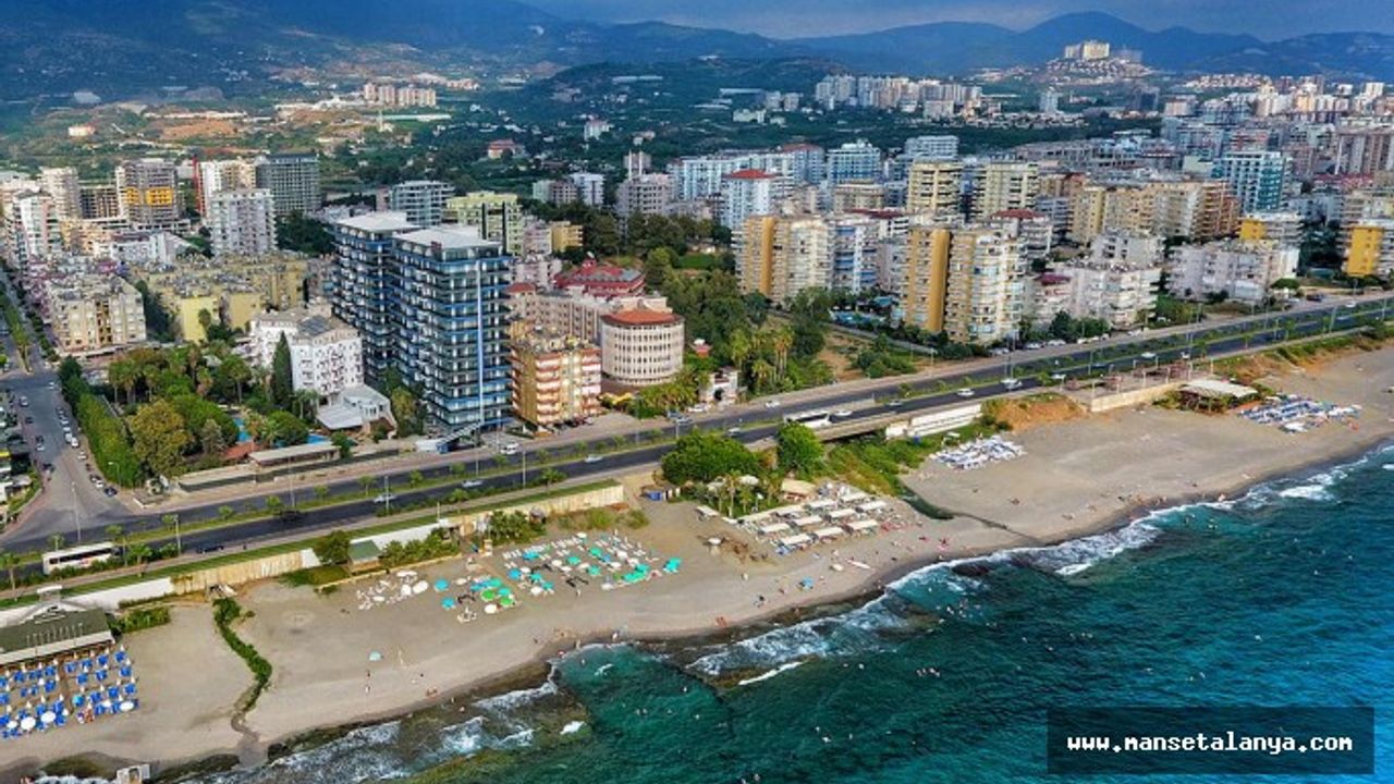 ALANYA'DA  UKRAYNA VE RUSLARDAN KİRALARINI ALAMAYAN MÜLK SAHİPLERİ SOLUĞU ADLİYE'DE ALIYOR