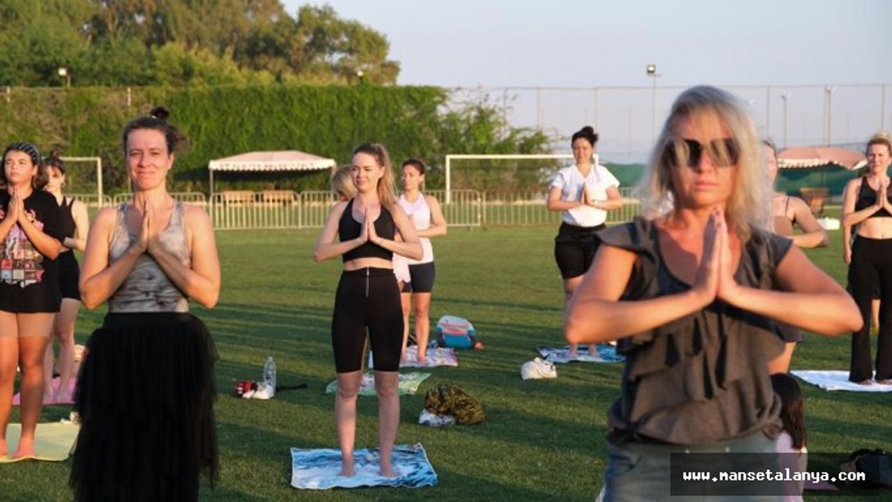 ALANYA DA YAŞAYAN VATANDAŞLAR YOGA ETKİNLİĞİNDE BULUŞTU