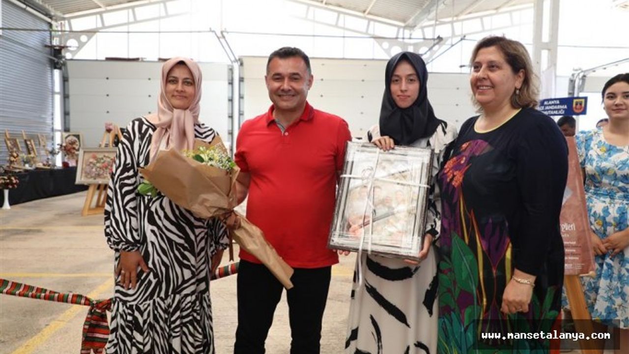 OKURCALAR VE AVSALLAR’DA EL SANATLARI SERGİSİ AÇILDI