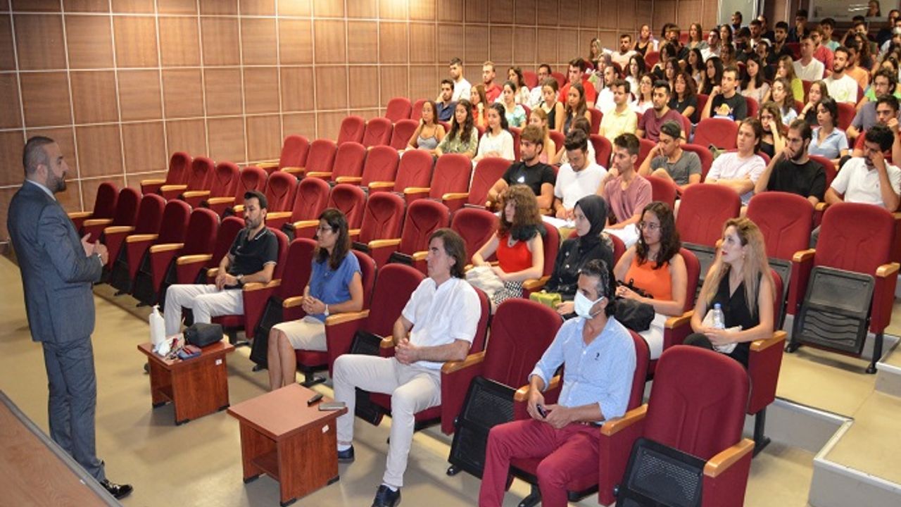 ALKÜ’NÜN STAJYER DOKTORLARI HEKİMLİK EĞİTİMİNE BAŞLADI 