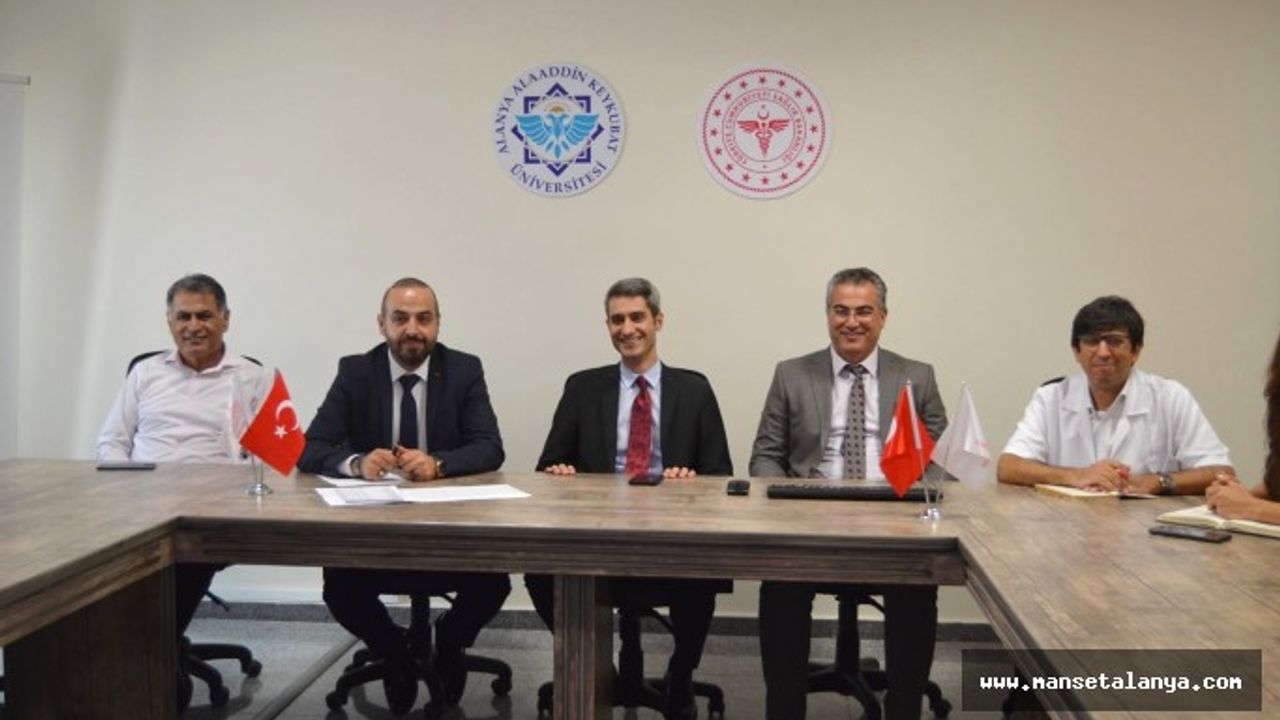 YENİ SAĞLIK HİZMETLERİNİN İLÇEYE KAZANDIRILMASI İÇİN PLANLAMALAR VE PROJELER MASAYA YATIRILDI