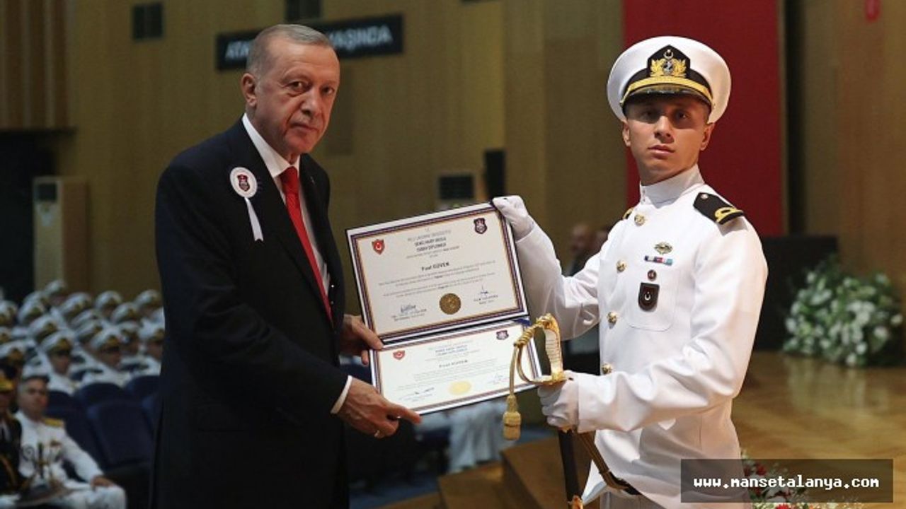 ALANYALI ÖĞRENCİYE CUMHURBAŞKANI ERDOĞAN’DAN PLAKET