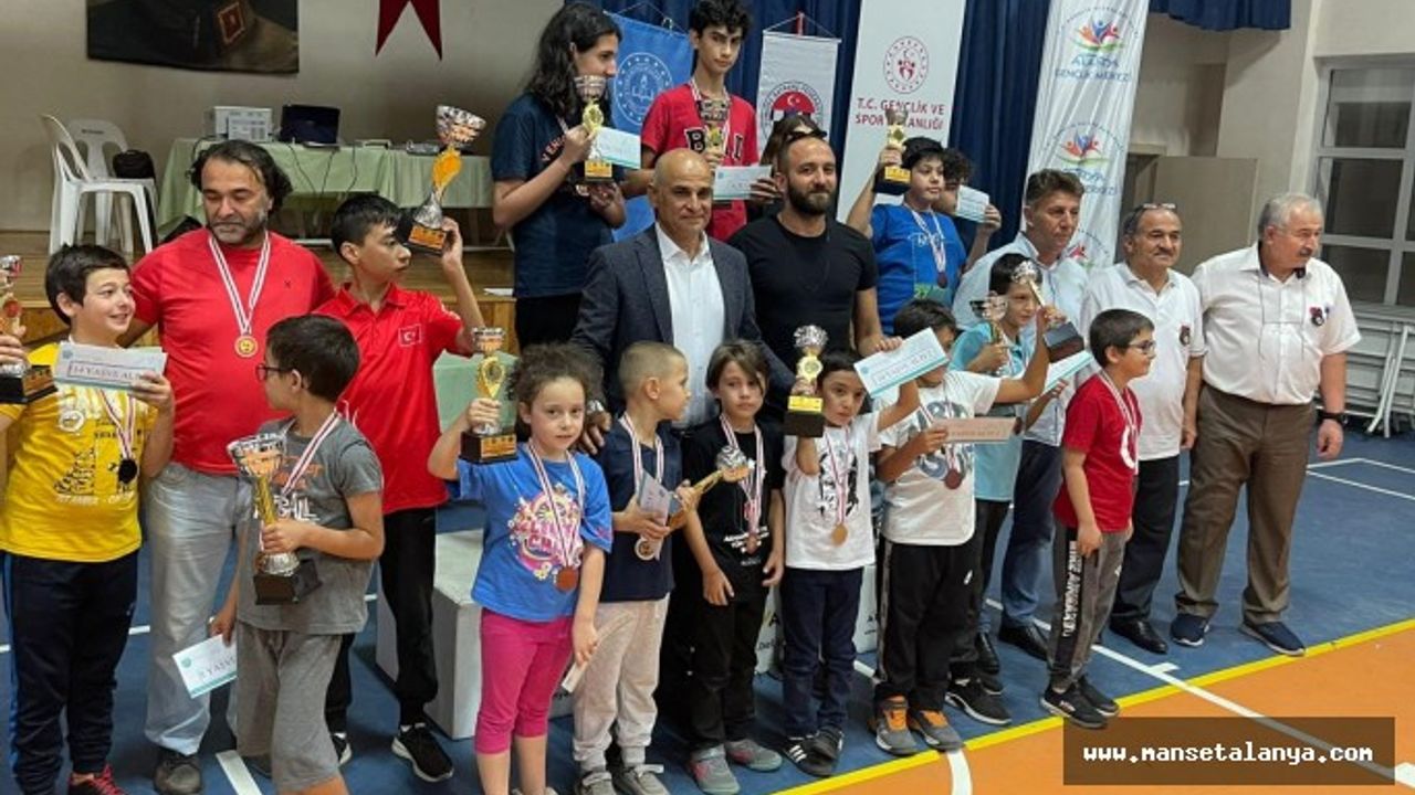 29 EKİM CUMHURİYET BAYRAMI SATRANÇ TURNUVASI DÜZENLENDİ