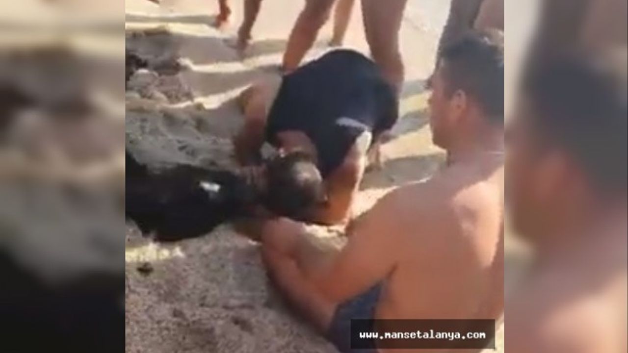 ALANYA DA BOĞULAN EŞEK SUNİ TENEFFÜSLE KURTARMAYA ÇALIŞTILAR
