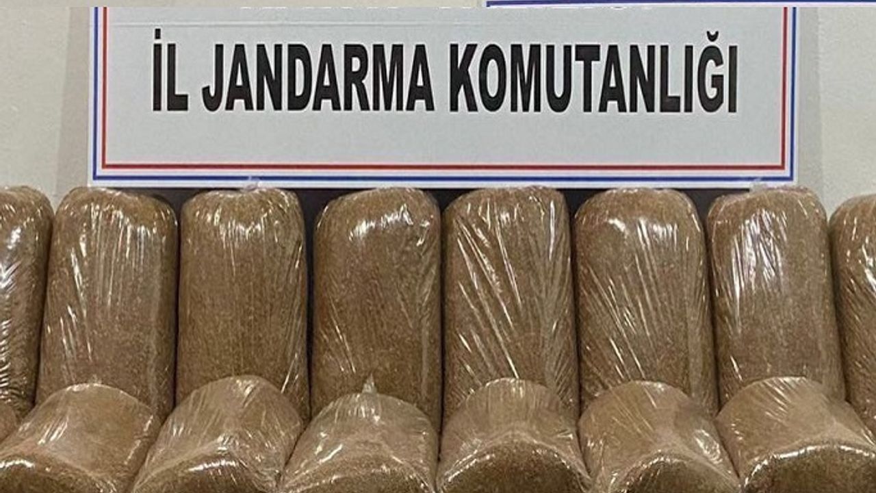 DURDURULAN YOLCU OTOBÜSÜNDE KAÇAK TÜTÜN ELE GEÇİRİLDİ
