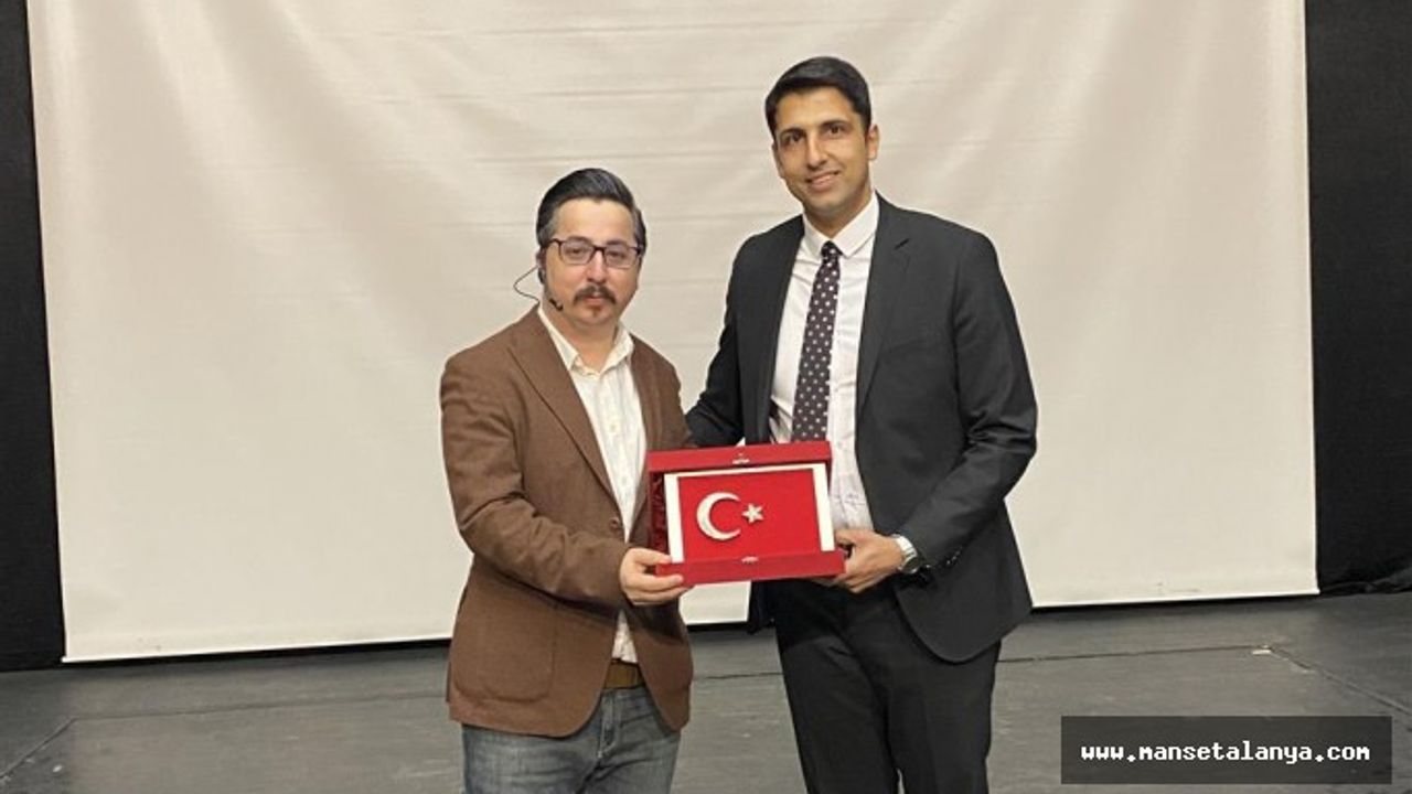 ALANYA BELEDİYESİ ETÜT MERKEZİ ÖĞRENCİLERİNE TAKTİKLERLE PARAGRAF EĞİTİMİ
