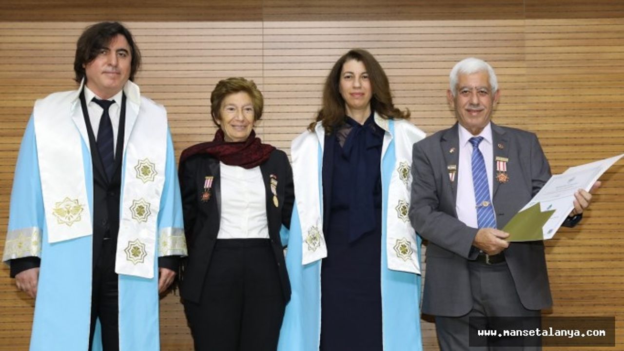 ALKÜ’DE AKADEMİK BİNİŞ GİYME VE ÖDÜL TÖRENİ