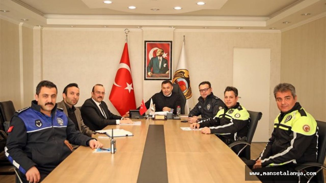 BAŞKAN YÜCEL, TRAFİK POLİSLERİYLE TRAFİK SORUNUNU MASAYA YATIRDI