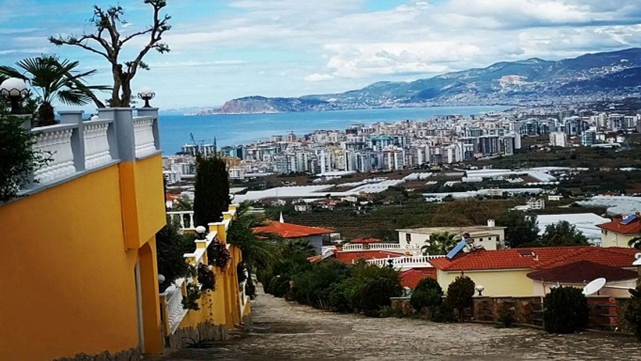 ANTALYA VE İLÇELERİNDE ORTALAMA KİRA BEDELİ İLE SATIŞ FİYATI BELLİ OLDU. ALANYA'DA HEM KİRA HEM SATIŞ FİYATLARI UÇTU. İŞTE RAKAMLAR!