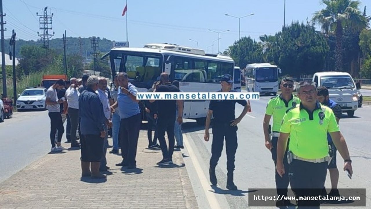 ALANYA KONAKLI'DA TRAFİK KAZASI. 4'Ü TURİST TOPLAM 13 KİŞİ YARALANDI. KAZA YERİNDEN SICAK GÖRÜNTÜLER!