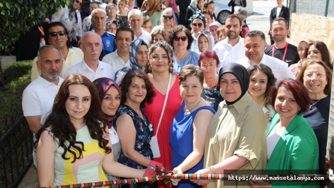 MAHMUTLAR’DA EL SANATLARI KURSLARI YIL SONU SERGİSİ AÇILDI 