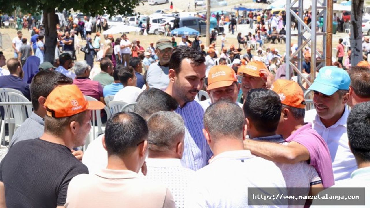 AK PARTİ ALANYA TOKAR YAYLA ŞENLİKLERİNE ÇIKARTMA YAPTI