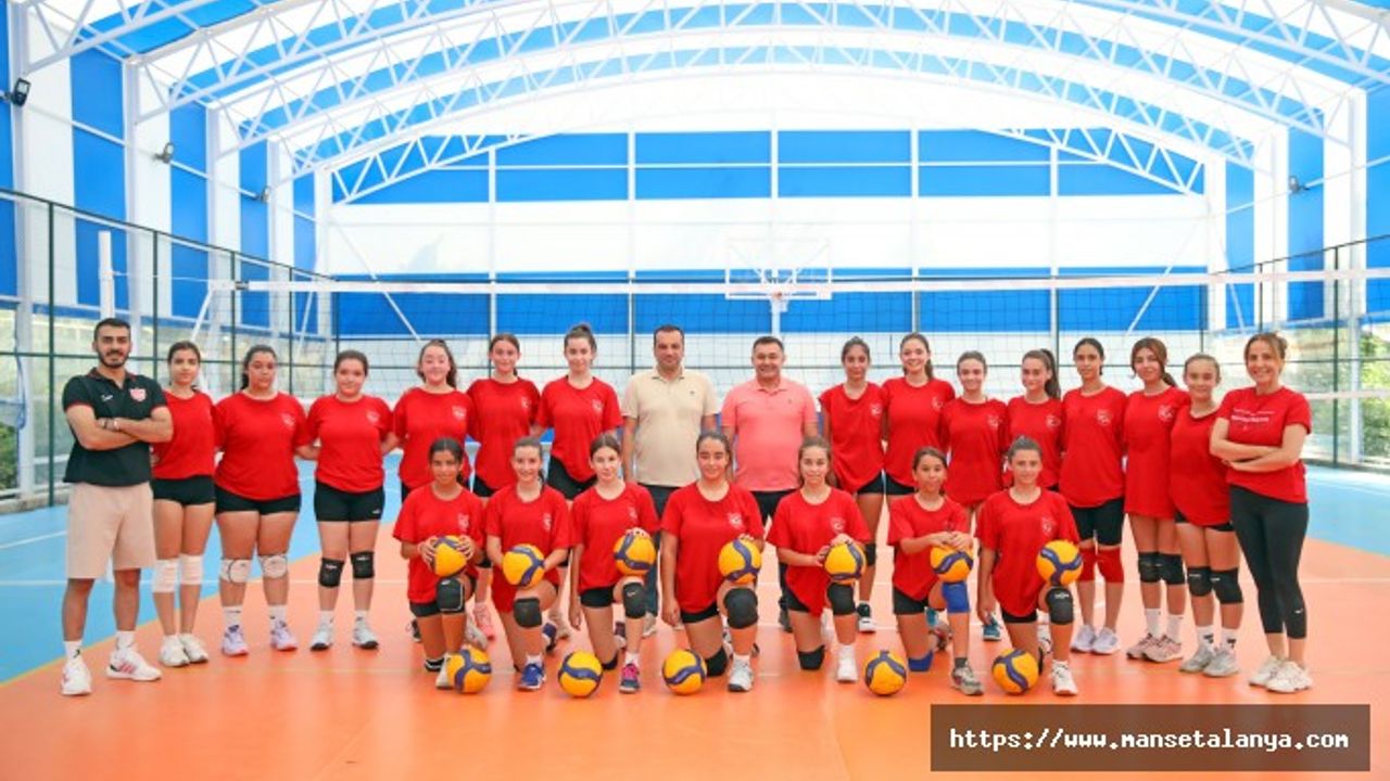 BAŞKAN YÜCEL YENİ KAPALI SPOR SALONUNU HİZMETE AÇTI