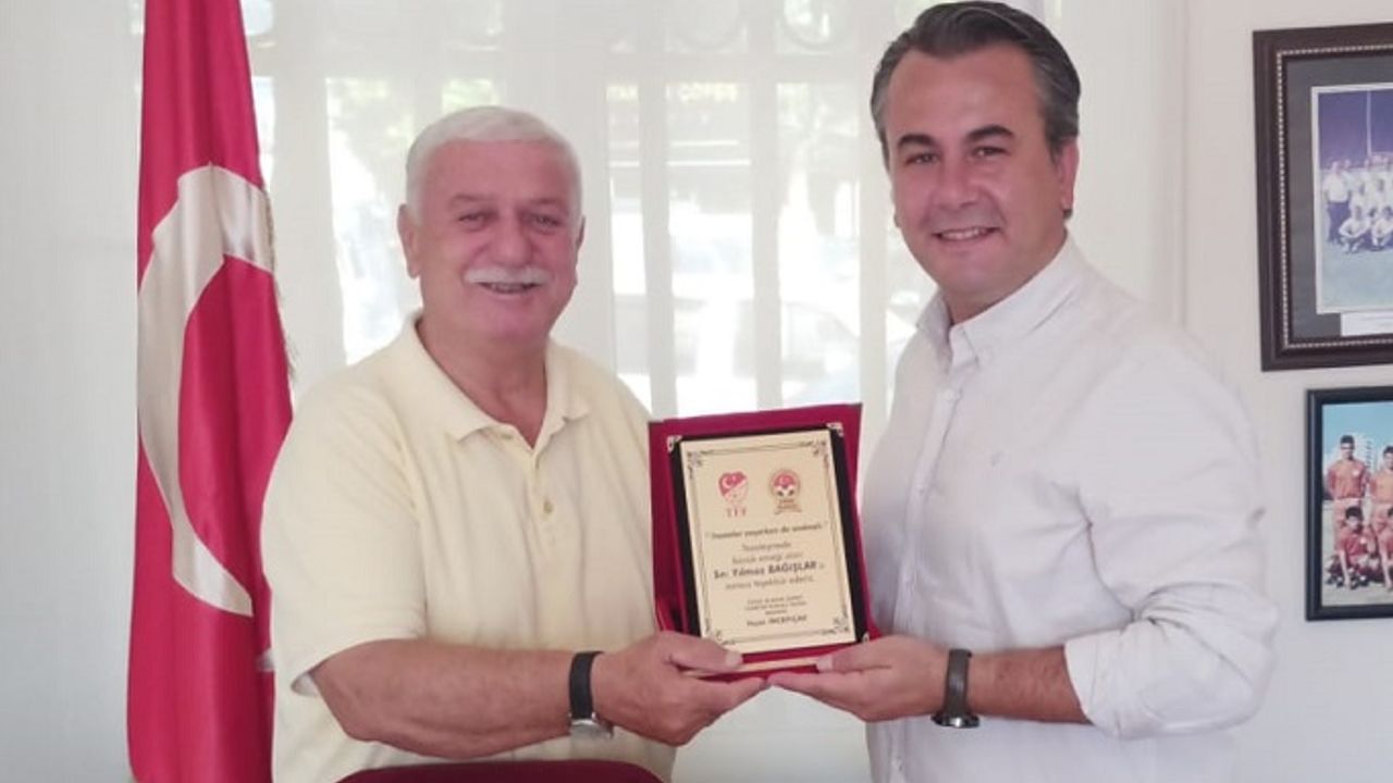 ALANYA BELEDİYE MECLİS ÜYESİ BAĞIŞLARA SPOR MERKEZİ İÇİN TÜFAD'TAN TEŞEKKÜR PLAKETİ