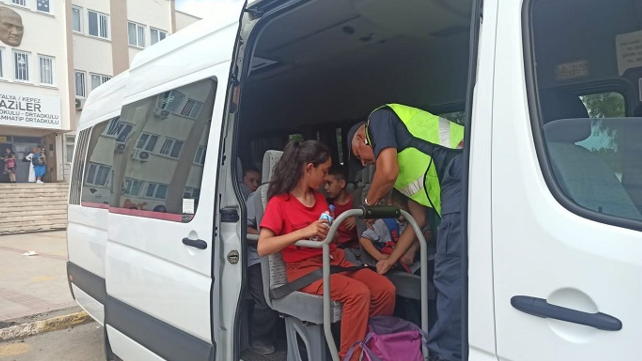 ALANYA'DA JANDARMA SERVİS ARAÇLARINI DENETLEDİ