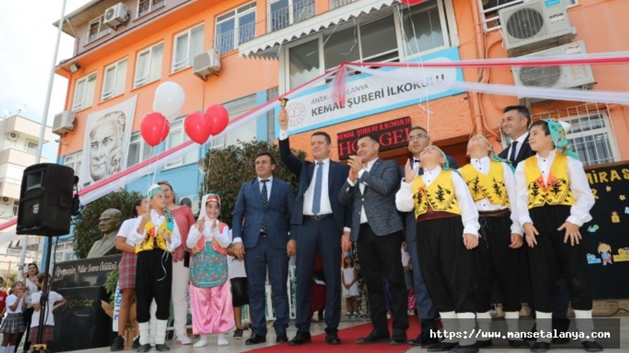 TÜRKİYE'DE TAM 26 VİLAYETİ GERİDE BIRAKAN ALANYA'DA 75 BİN ÖĞRENCİ EĞİTİME BAŞLADI