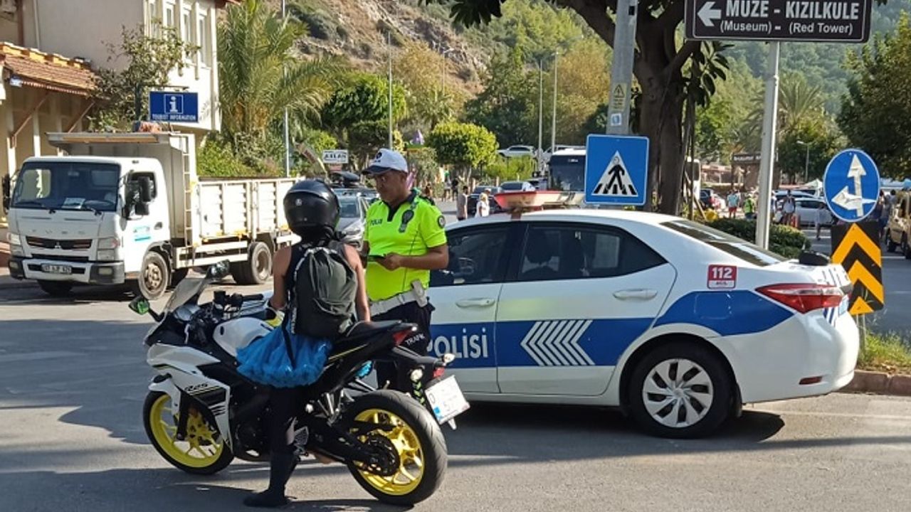 ALANYA'DA MOTOSİKLETLERE 24 BİN LİRA CEZA