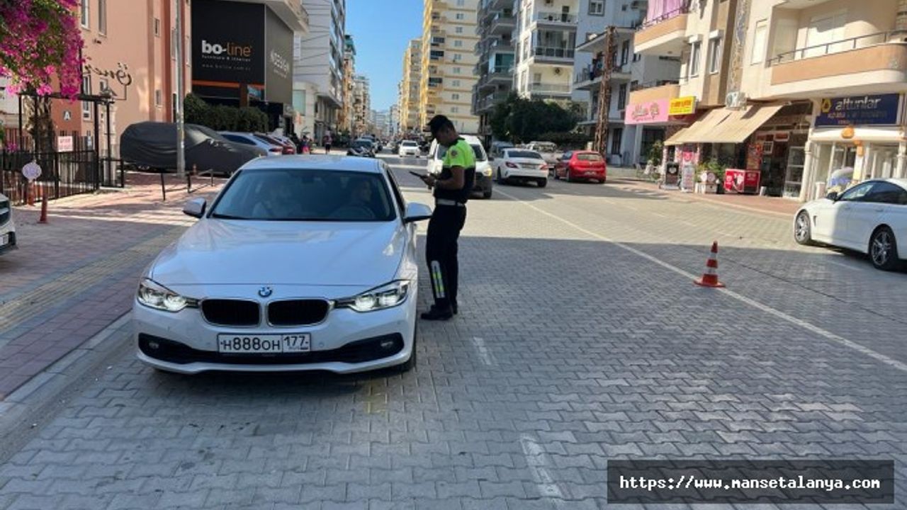Alanya’da yol kavşak uygulamasında ceza yağdı