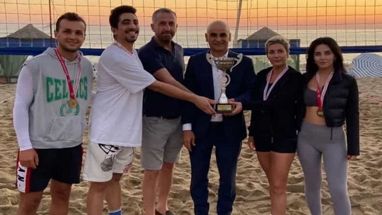 CUMHURİYETİN 100.YILI KUTLAMALARI KAPSAMINDA PLAJ VOLEYBOLU HALK ŞENLİĞİ DÜZENLENDİ