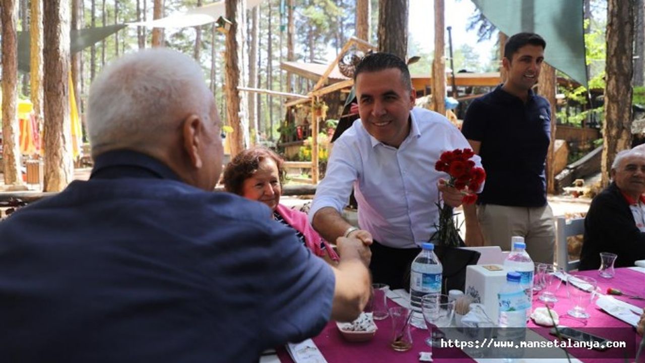 TEVFİK HOCA EVİ MÜDAVİMLERİ 1 EKİM YAŞLILAR GÜNÜ’NDE KAHVALTIDA BİR ARAYA GELDİ