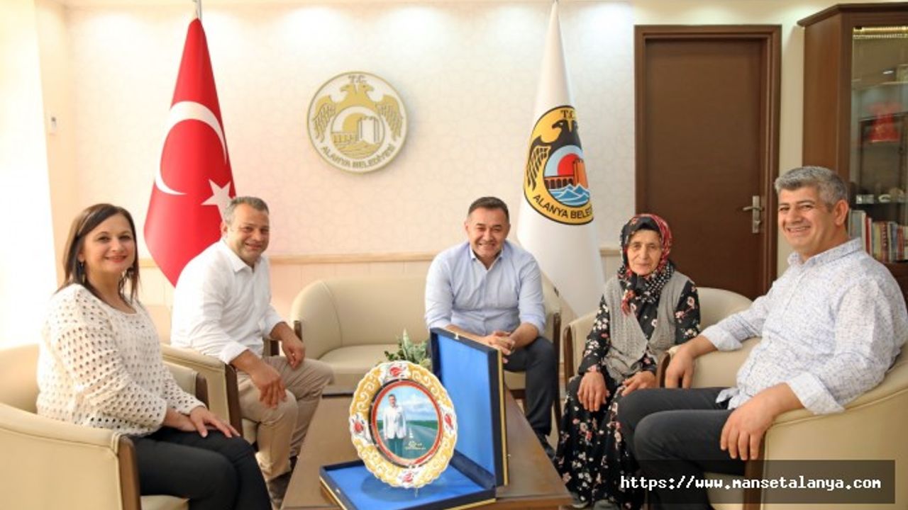 AYŞE TEYZEDEN BAŞKAN YÜCEL’E HİZMET TEŞEKKÜRÜ. 50 YILLIK ULAŞIM SORUNU TALEBİN ARDINDAN ORTADAN KALDIRILDI!