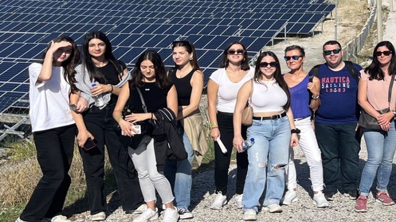 YUNANİSTANLI ÖĞRENCİLER, ALANYA'DA GÜNEŞ ENERJİ SANTRALLERİNİ İNCELEDİ!