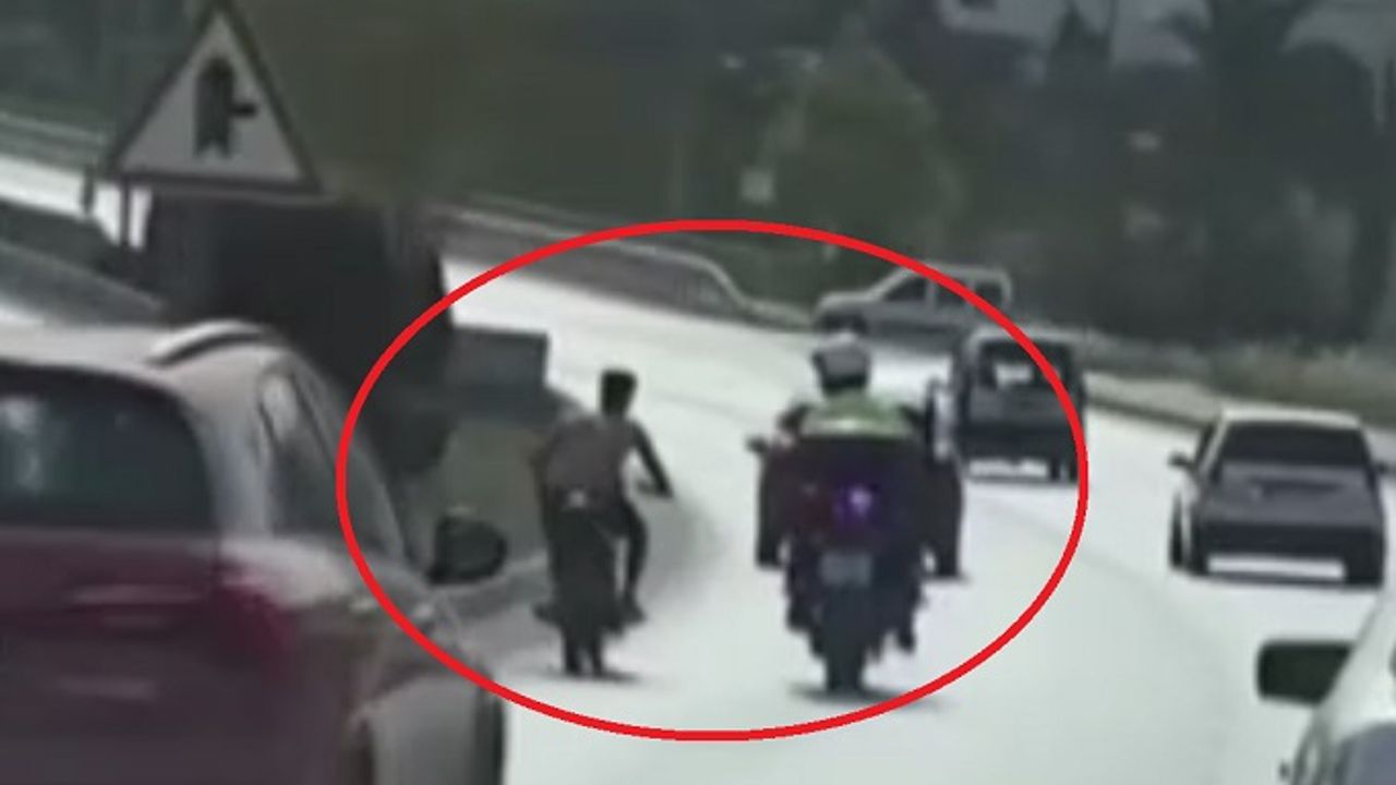 ALANYA'DA SÜRÜCÜ MOTOSİKLETİNİ POLİSİN ÜZERİNE SÜRDÜ
