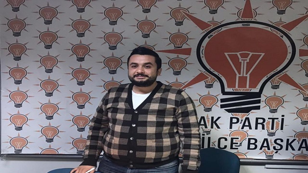 AK PARTİ ALANYA'DA TARTIŞMA BAŞLADI. ESKİ GENÇLİK KOLLARI BAŞKANINDAN ÇOK AĞIR SÖZ: "ALANYA'DA YALAKA AK PARTİLİLER, AK PARTİ'YE KAYBETTİRDİ"