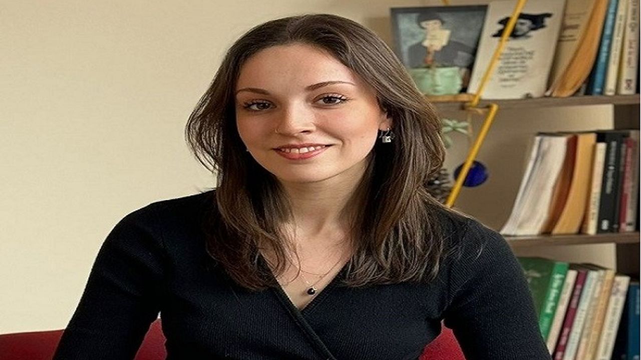 ERGENLİKTE BU BELİRTİLER İÇE KAPANIKLIK HABERCİSİ