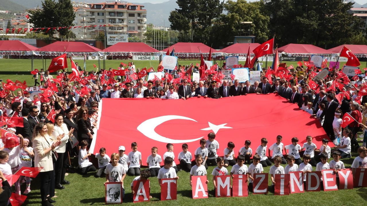 Alanya’da 23 Nisan Törenlerine Nostaljik Dönüş