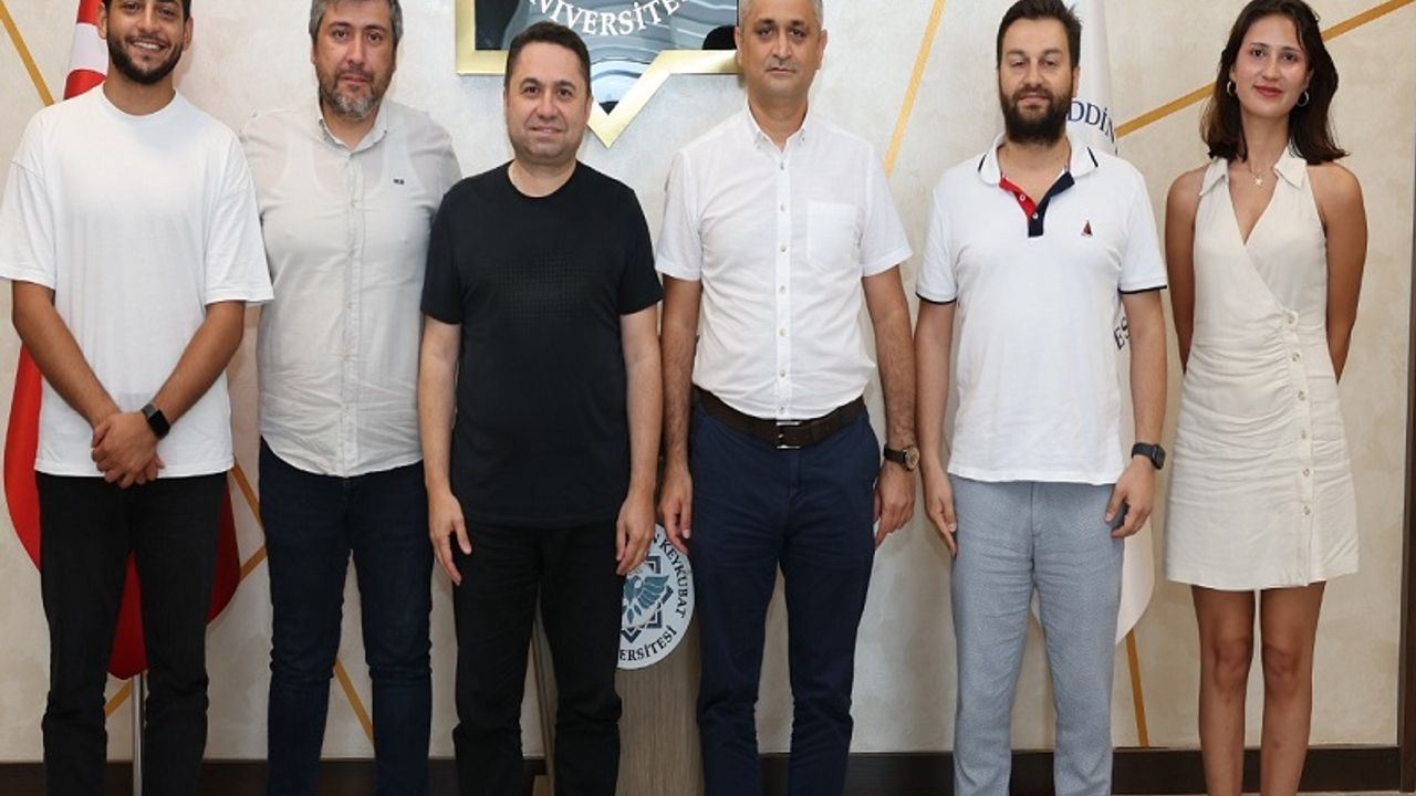 ALKÜ’nün Genç Mühendisleri, Elektrikli Araç Şarj İstasyonu Projesiyle Birinci oldular