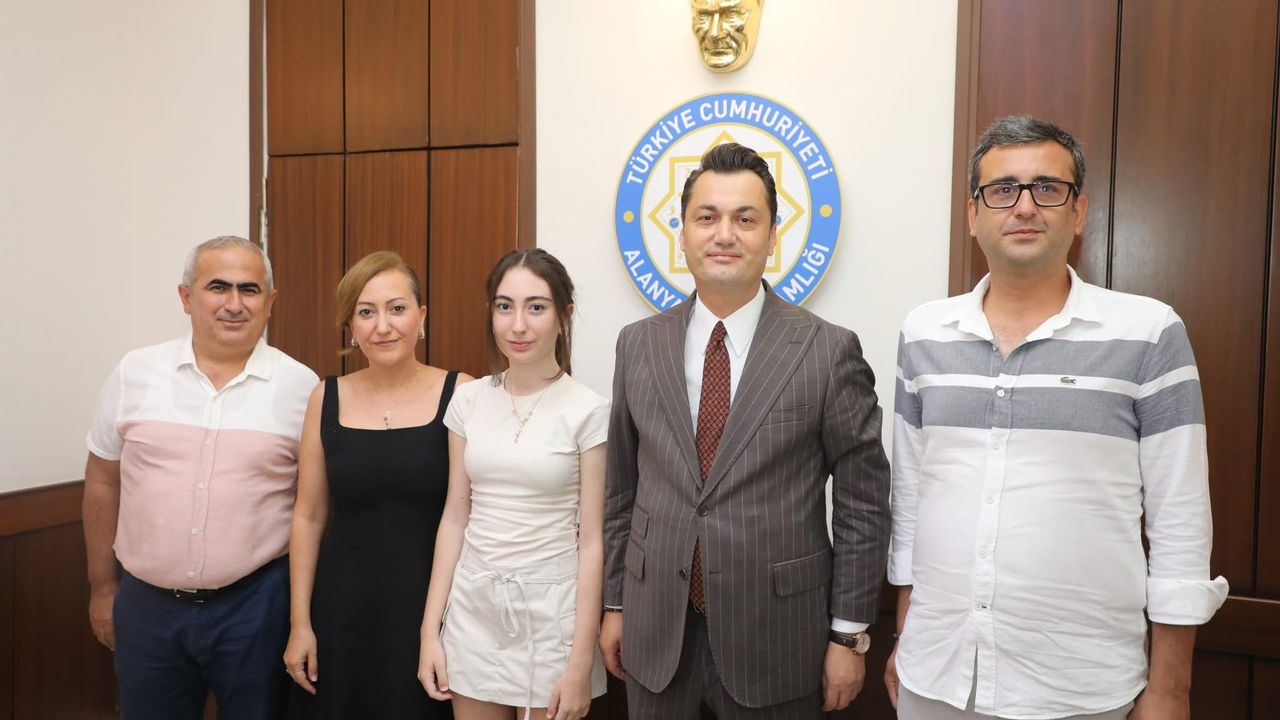 LGS Şampiyonları Alanya Kaymakamlığı’nda Onurlandırıldı