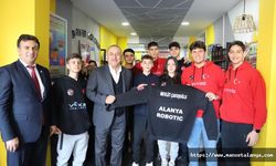 ÇAVUŞOĞLU, DÜNYA 4. SÜ OLAN ALANYA ROBOTİK KODLAMA EKİBİNİ ZİYARET ETTİ