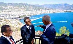 ÖZEL: “ALANYA KALESİ’NE İLK KEZ ALTIOKLU BAYRAK ASILDI”