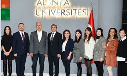 Başkan Özçelik’e Alanya Üniversitesi’nden Onurlandırıcı Plaket