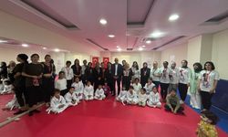 Karate Sporcuları Anneleriyle Antrenman Yaparak 8 Mart’ı Kutladı