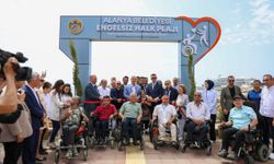 ALANYA ENGELLERİ BİR BİR KALDIRIYOR ENGELSİZ HALK PLAJI HİZMETE AÇILDI