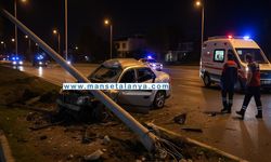 Alanya’da Gece Yarısı Dehşeti: Araç Direği Biçti!
