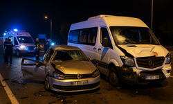 Alanya da Turist Servisi ve Otomobil Çarpıştı: 2 Ölü, 7 Yaralı