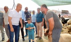 Başkan Özçelik Bayram Sabahı Sahadaydı: “Hijyen ve Düzen Önceliğimiz”
