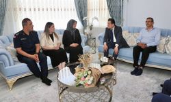 “Emanetiniz Baş Tacımız”: Alanya’nın Yeni Kaymakamı İlk Mesaisinde Şehit Ailesinin Kapısını Çaldı