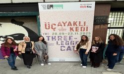 “Üç Ayaklı Kedi” İstanbul’da: Alanya Belediyesi Tasarım Ekibi Patilerini Sahnede Gösterdi