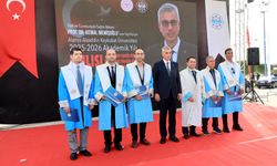 ALKÜ’de Beyaz Önlük Heyecanı: Bakan Memişoğlu Öğrencilerle Buluştu