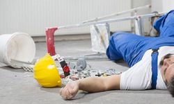 Demiştaş'ta inşaatta beton merdiven çöktü: 22 yaşındaki işçi yaralandı