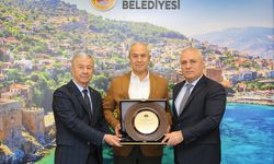 Kasaya Değil Devlete Güven. Alanya’da “Örnek Mükellef” Dersi: Plaket Başkan Özçelik’e…